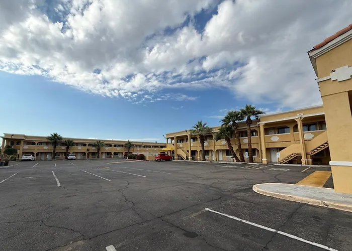 Valley Hotel *
